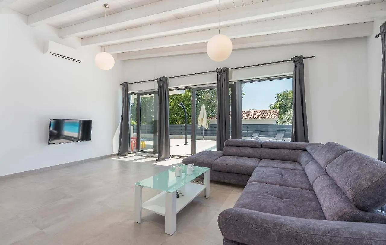 Luna Pomer Villa