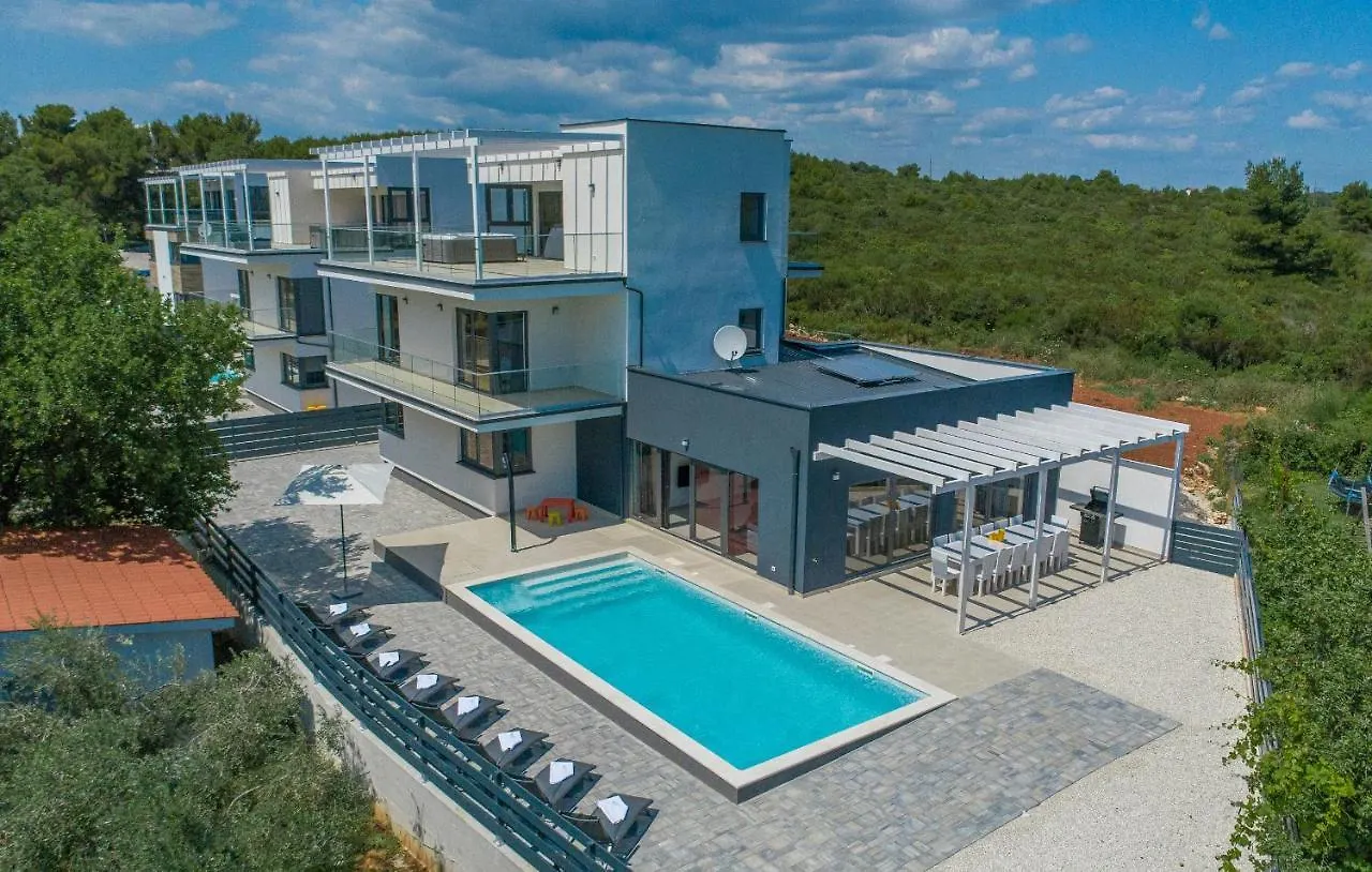 Luna Pomer Villa
