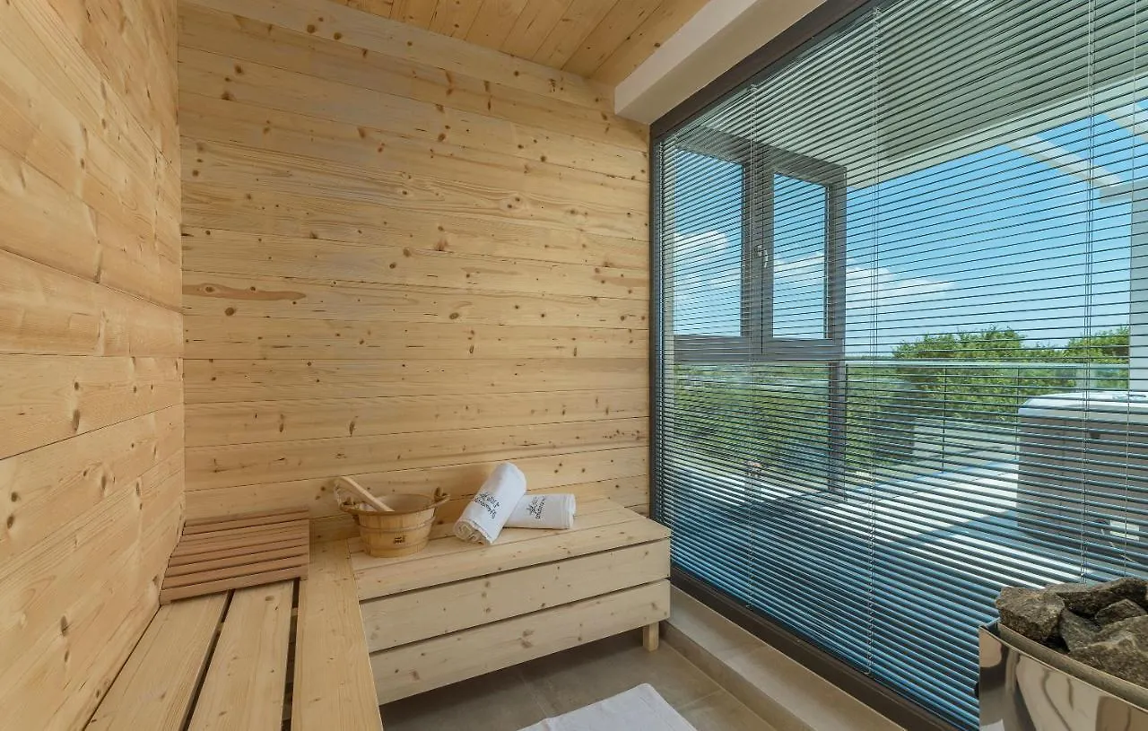 Luna Pomer Villa