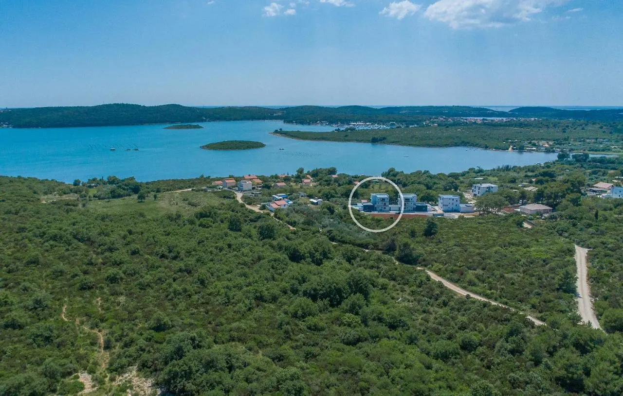Luna Pomer Villa